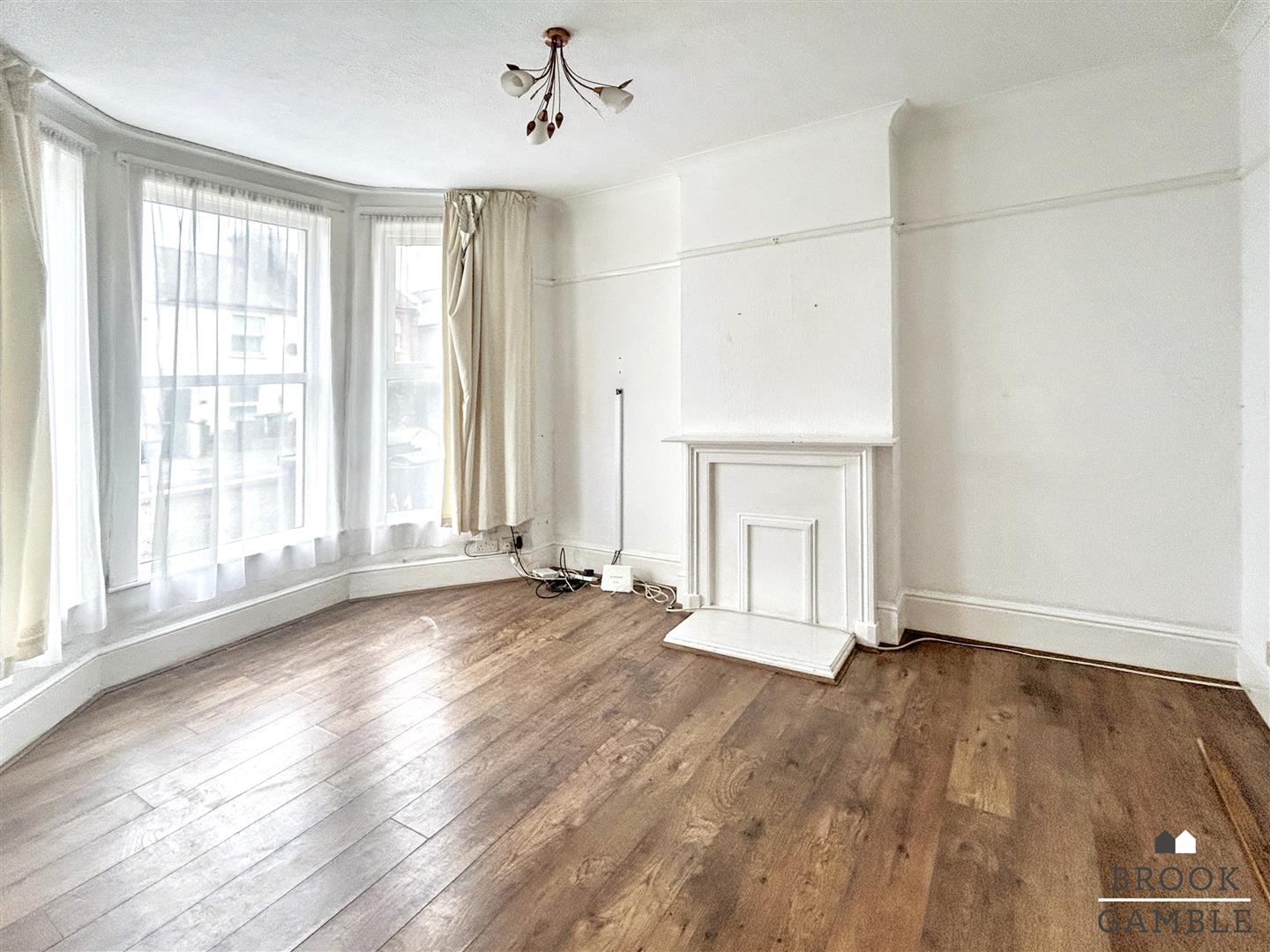 3 Bedroom House - Mid Terrace. Ashford Road in Eastbourne,  2